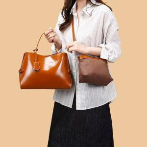 The V-Sculpt Crest Tote & Pouch Duo